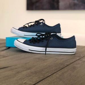 Converse Chuck Taylor’s low customs